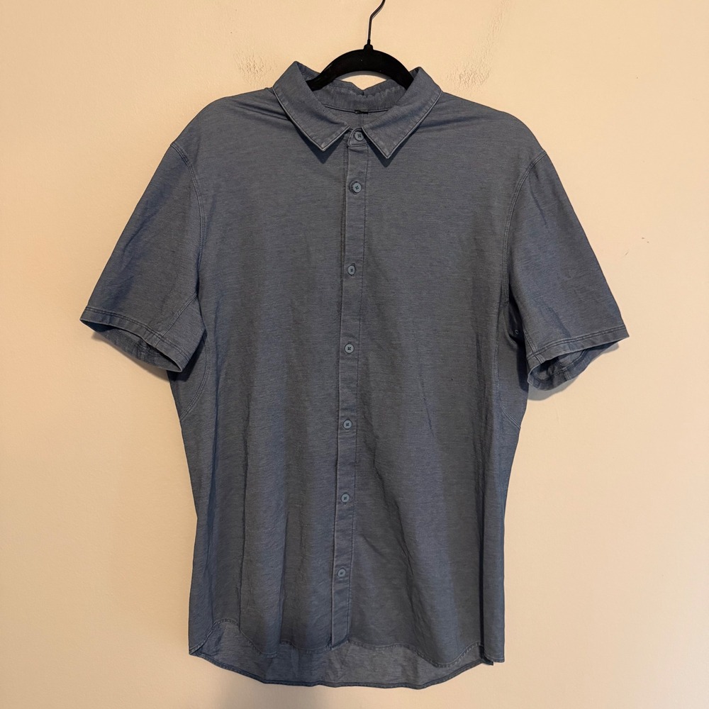 Lululemon Commission short sleeve button up shirt XL blue casual golf active